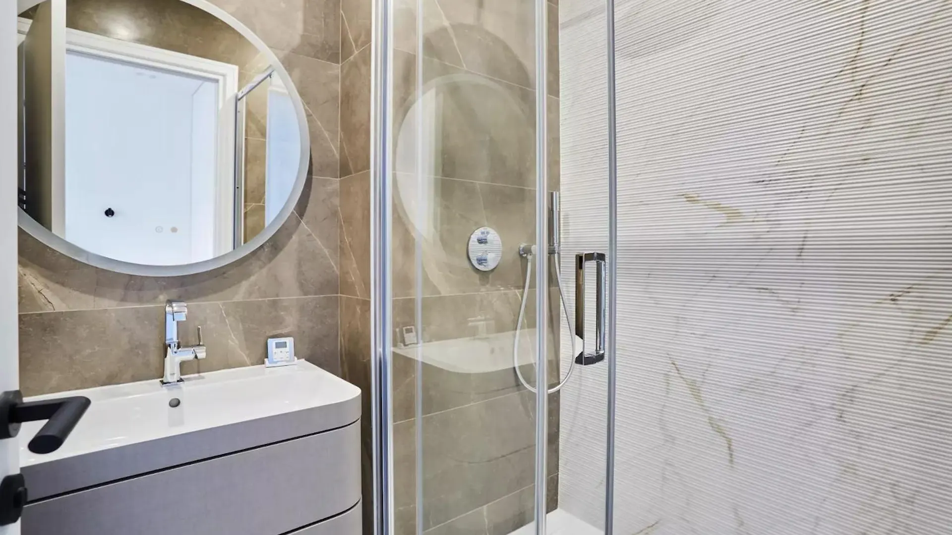 Luxueux Appartement Familial 5 Bd, Parc Monceau Párizs Apartman