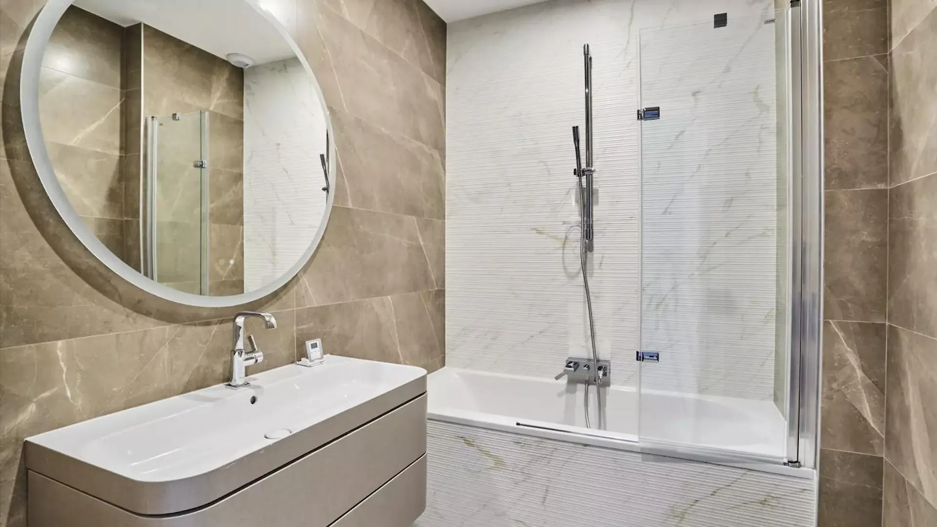 Luxueux Appartement Familial 5 Bd, Parc Monceau Paris 0*,  France